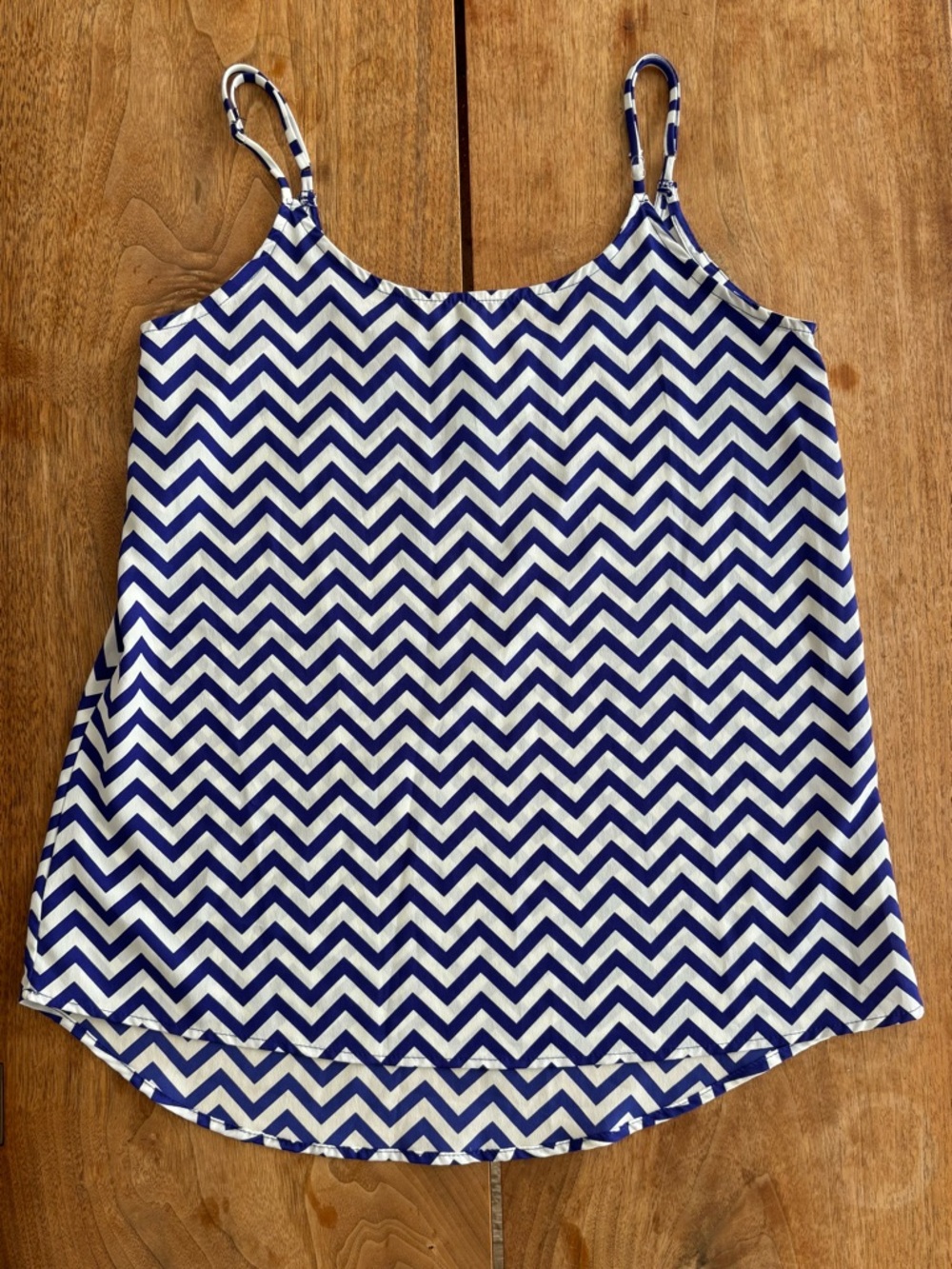 Aina Be Women’s Medium Cami Tank Blue Chevron Adjustable Spaghetti Strap P2P